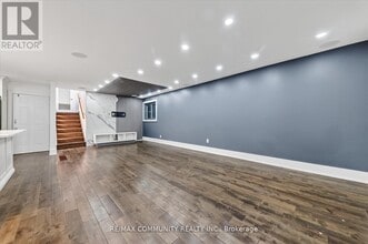 14 Pineslope Crescent in Toronto, ON - Building Photo - Building Photo