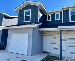 6922 Crestway Rd, Unit 4 in San Antonio, TX - Building Photo
