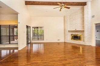 108 Holly Hill Dr in Ingram, TX - Building Photo - Building Photo