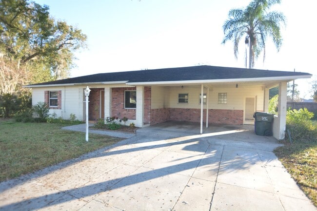 property at 2804 Woodland Hills Ave