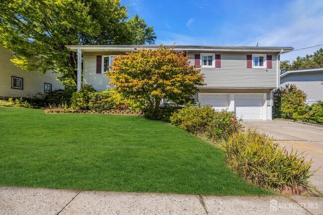 17 Heather Dr in Old Bridge, NJ - Building Photo - Building Photo