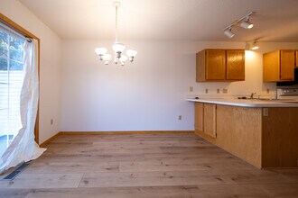 1896 Sapphire Pt in Eagan, MN - Building Photo - Building Photo