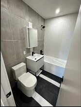 727 DeKalb Ave-Unit -4 in Brooklyn, NY - Building Photo - Building Photo