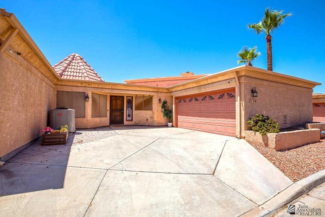 2174 S Del Valle Way in Yuma, AZ - Building Photo