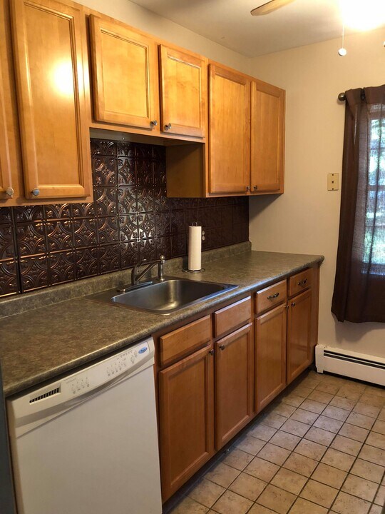 1070 New Haven Ave in Milford, CT - Building Photo