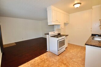 7101 Haskell Ave in Los Angeles, CA - Building Photo - Building Photo