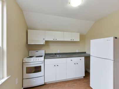 1833 Triumph St in Vancouver, BC - Building Photo