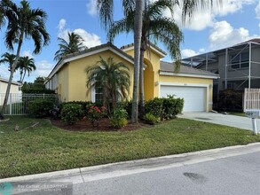 7177 Lake Island Dr in Greenacres, FL - Building Photo - Building Photo