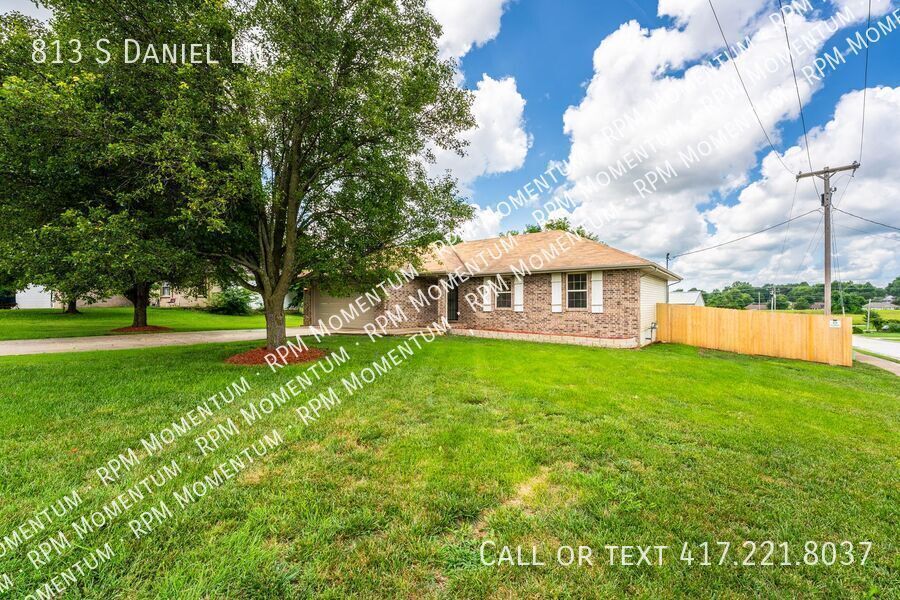 813 Daniel Ln in Willard, MO - Building Photo