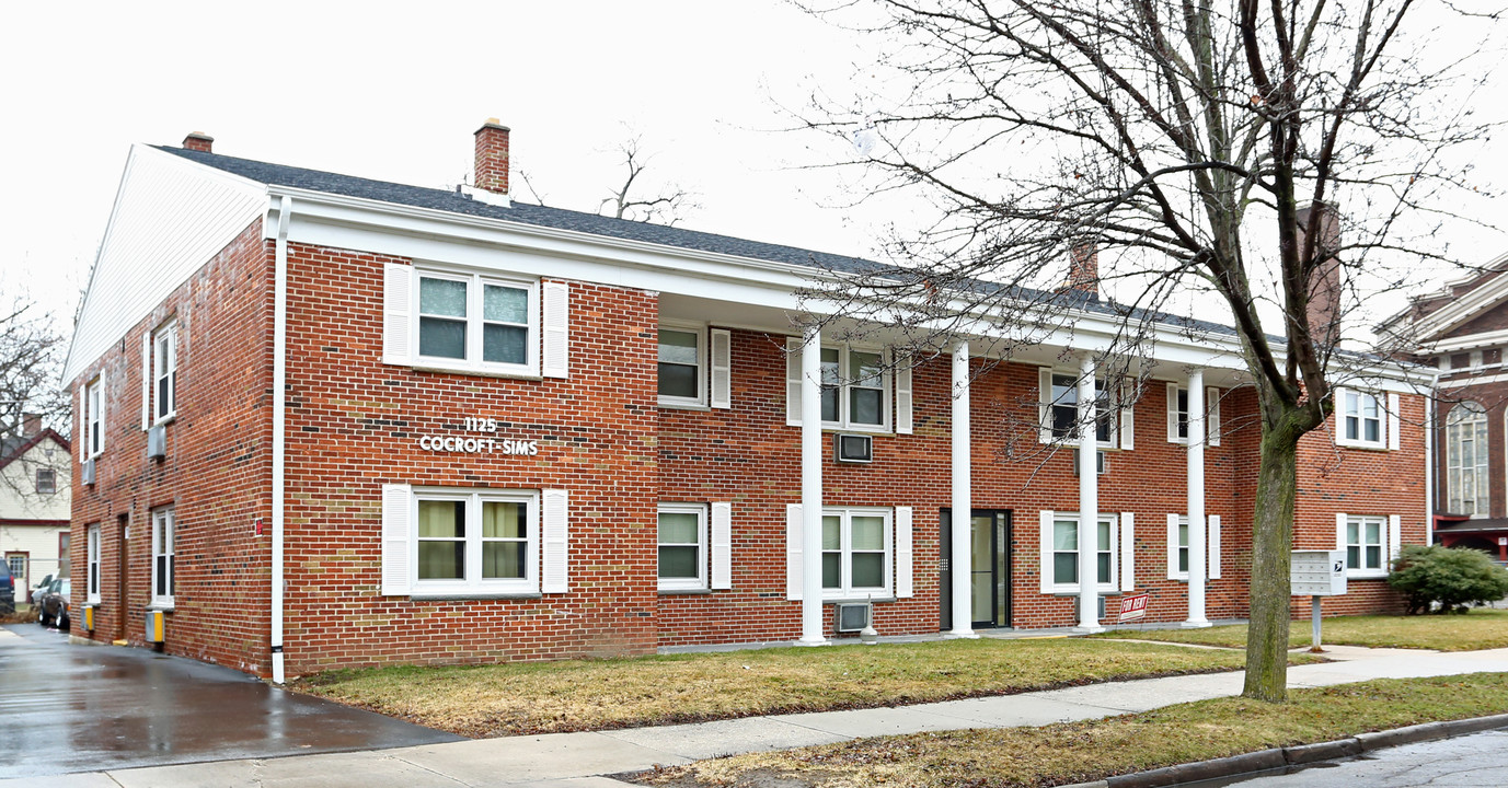 College Avenue in Racine, WI - Building Photo