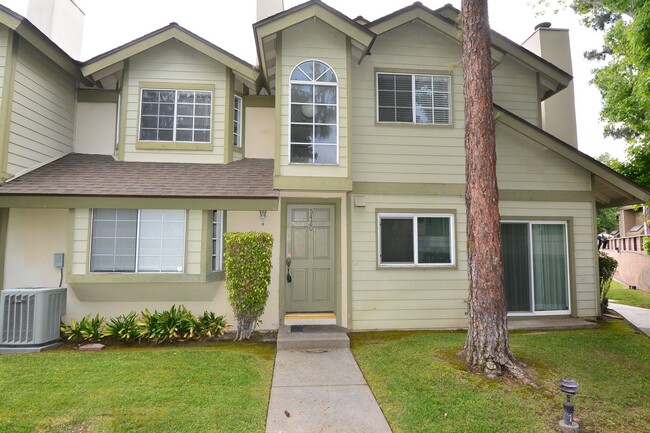 5420 Brittany Way in Cypress, CA - Foto de edificio - Building Photo