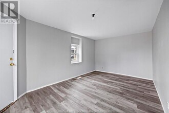 701 Marentette Ave in Windsor, ON - Building Photo - Building Photo