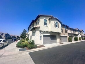 28624 Jardineras Dr in Santa Clarita, CA - Building Photo - Building Photo