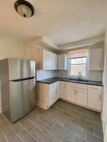 11 Roosevelt St, Unit 3R in North Providence, RI - Building Photo