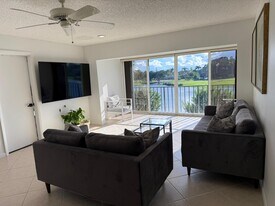 4266 Deste Ct in Greenacres, FL - Building Photo