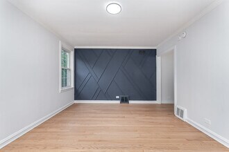 24 Hiawatha Dr in Clarendon Hills, IL - Foto de edificio - Building Photo