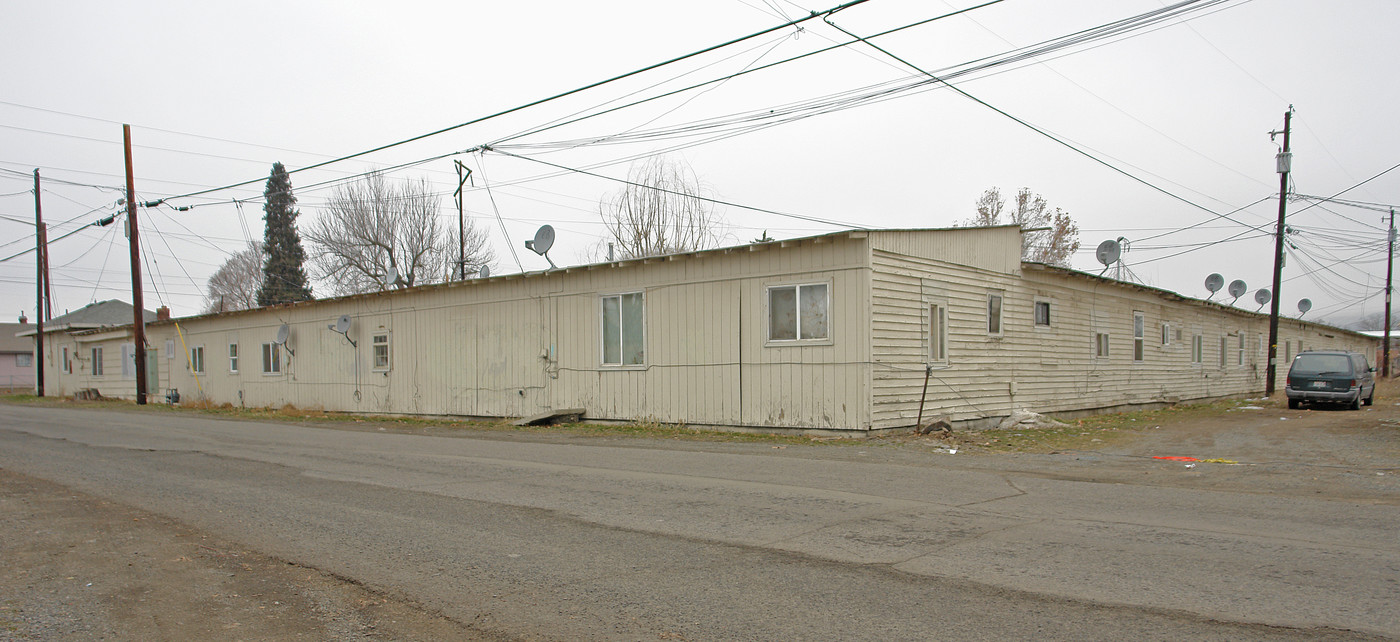 735 S Fair Ave in Yakima, WA - Foto de edificio