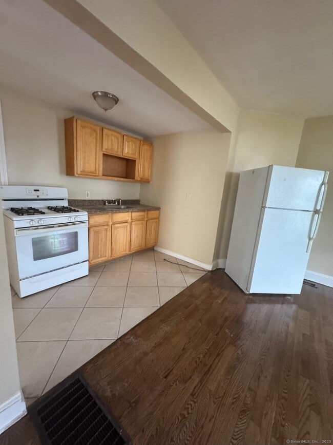 49 Dover St in Bridgeport, CT - Building Photo - Building Photo