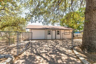 124 E Castlebriar Dr in Granite Shoals, TX - Building Photo - Building Photo