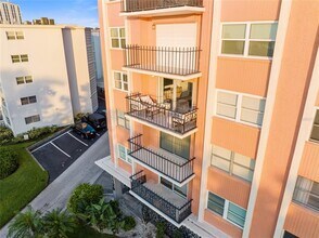 1120 N Shore Dr NE in St. Petersburg, FL - Building Photo - Building Photo