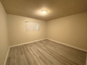60 E 12th St in Merced, CA - Foto de edificio - Building Photo
