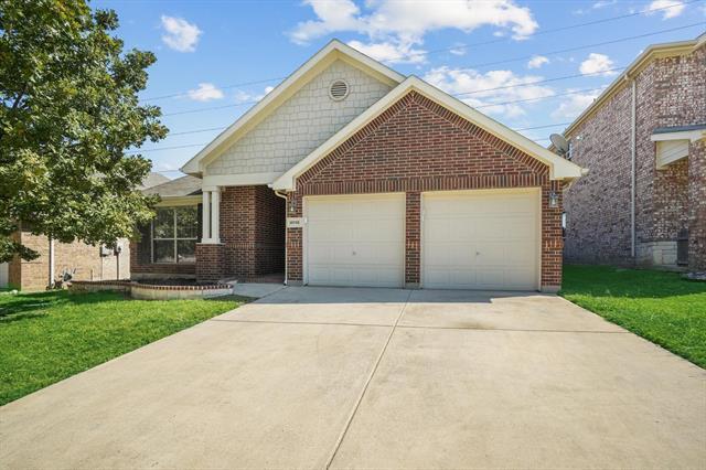 15732 Wheelhorse Trail in Roanoke, TX - Building Photo