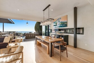 282 Neptune Ave in Encinitas, CA - Foto de edificio - Building Photo