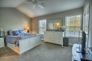 Polaris area Townhomes in Worthington, OH - Building Photo