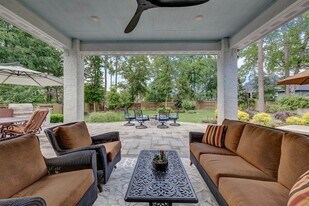 327 N Turks Cap Trail in Montgomery, TX - Building Photo