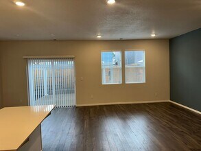 2954 Fenya St in Springfield, OR - Building Photo - Building Photo