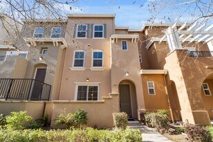 493 Magritte Way in Mountain View, CA - Building Photo
