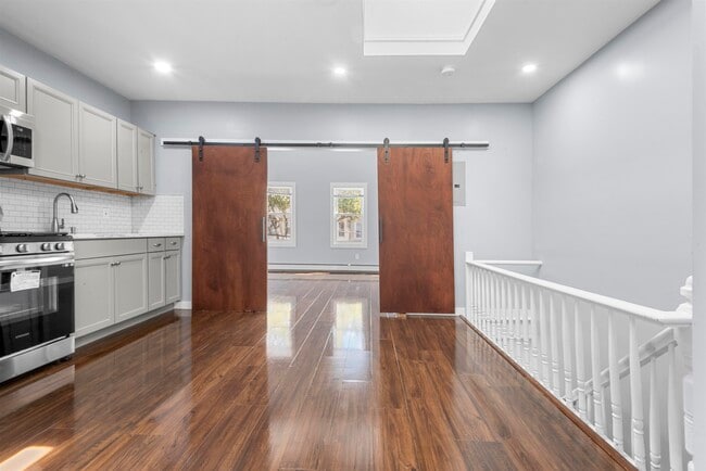 161 Van Horne St in Jersey City, NJ - Building Photo - Building Photo