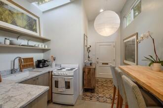 305 Nashville Ave, Unit 305 Nashville Ave Apt 1 in New Orleans, LA - Building Photo - Building Photo
