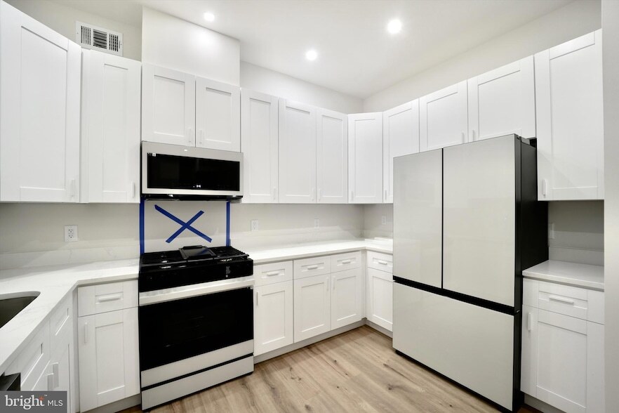 1329 Connecticut Ave NW, Unit 10C-1017 in Washington, DC - Building Photo