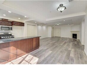 700 S Ardmore Ave, Unit 204 in Los Angeles, CA - Building Photo - Building Photo