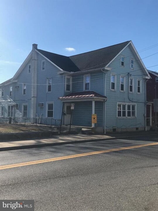 148-150 W High St in Elizabethtown, PA - Building Photo