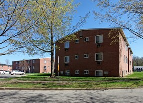 Harbor Ridge Apartments in Ashtabula, OH - Building Photo
