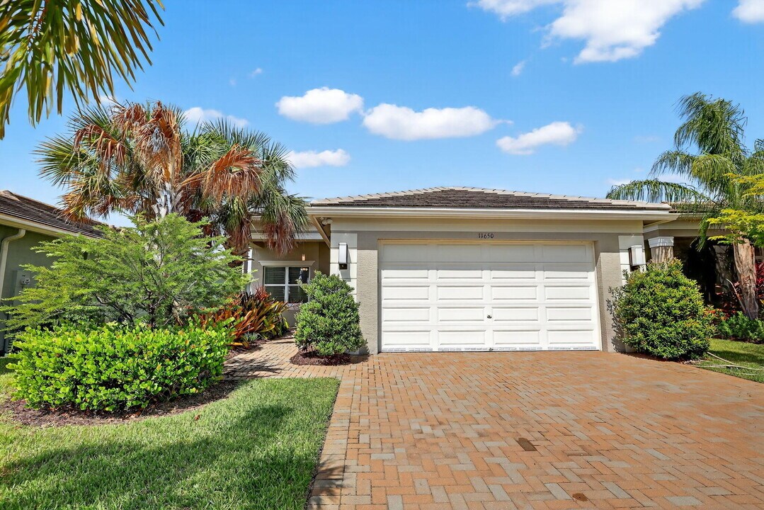 11650 SW Moon River Way in Port St. Lucie, FL - Building Photo