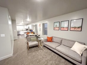 128 N Lone Rock Dr, Unit A105 in Hurricane, UT - Building Photo - Building Photo