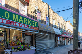 10707 Liberty Ave in Ozone Park, NY - Foto de edificio - Building Photo