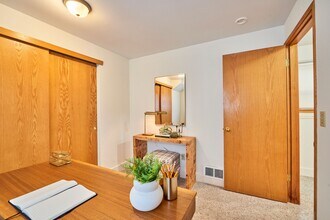 9514 Sand Point Way NE in Seattle, WA - Building Photo - Building Photo