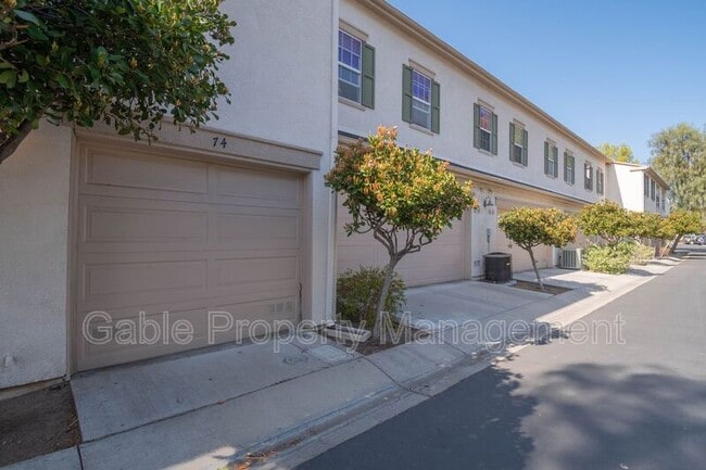 27030 Victoria Ln in Santa Clarita, CA - Building Photo - Building Photo
