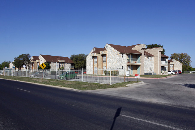 Bear Springs in San Antonio, TX - Foto de edificio - Building Photo