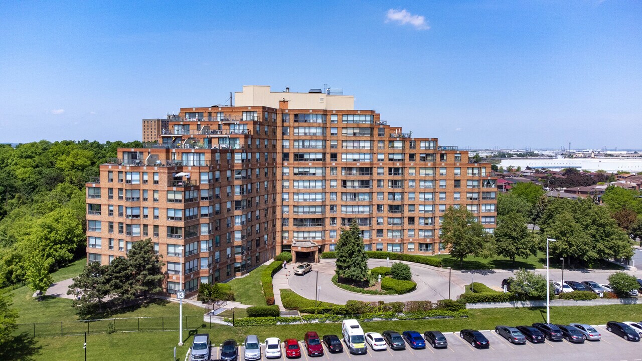 King's Terrace in Toronto, ON - Building Photo