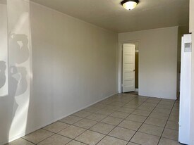 318 E 12th St in Medford, OR - Building Photo