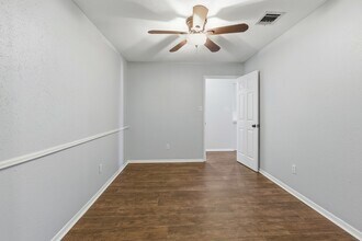 3721 Avenue R in Rosenberg, TX - Foto de edificio - Building Photo