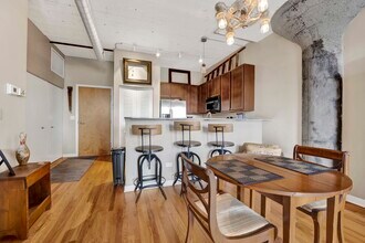 1071 W 15th St in Chicago, IL - Building Photo - Building Photo
