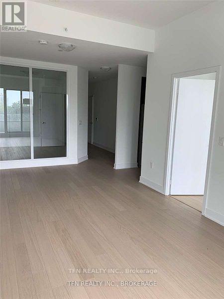 30 Shore Breeze Dr in Toronto, ON - Building Photo - Building Photo
