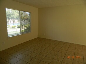 1147 Clark St in Riverside, CA - Foto de edificio - Building Photo