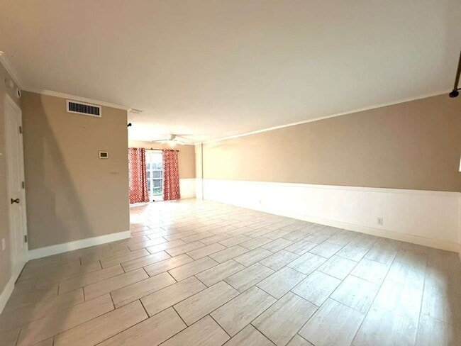 7322 Oak Manor Dr in San Antonio, TX - Building Photo - Building Photo